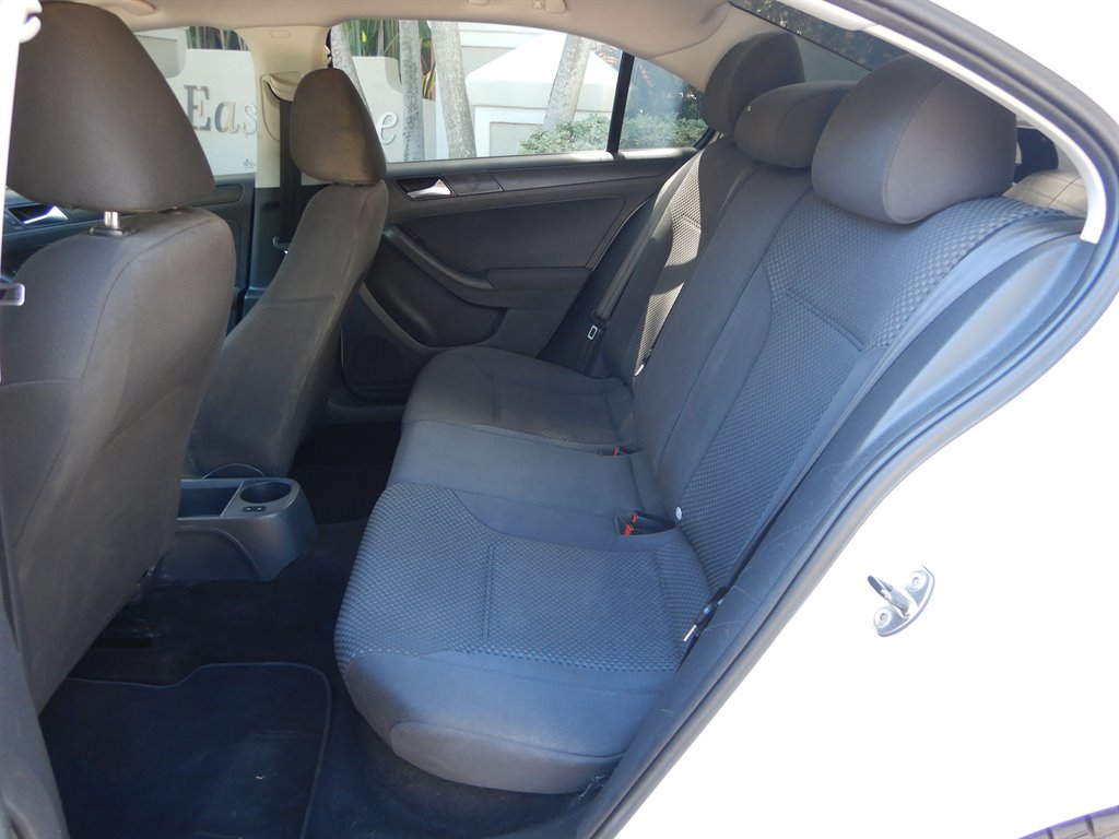 2012 Volkswagen Jetta - $4,600