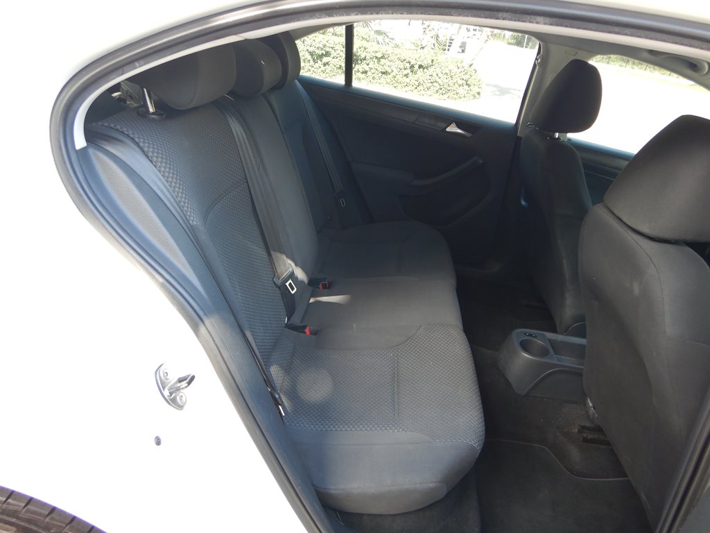 2012 Volkswagen Jetta - $4,600