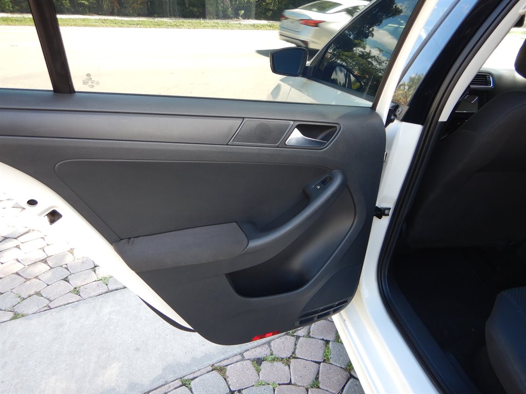 2012 Volkswagen Jetta photo