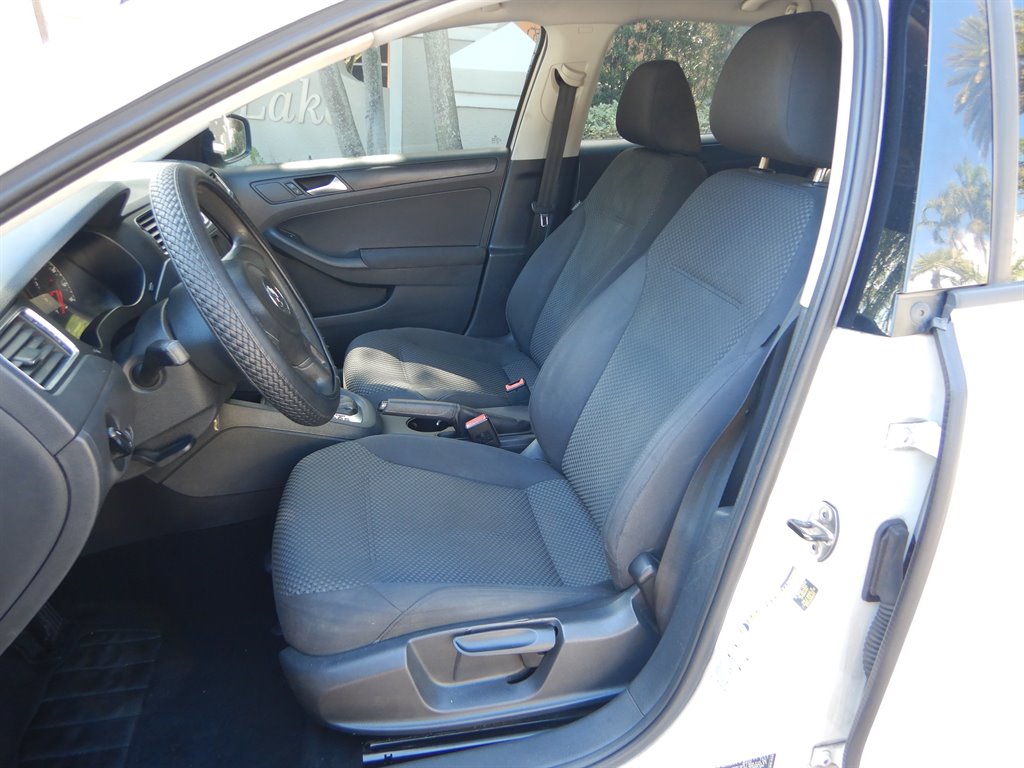 2012 Volkswagen Jetta - $4,600
