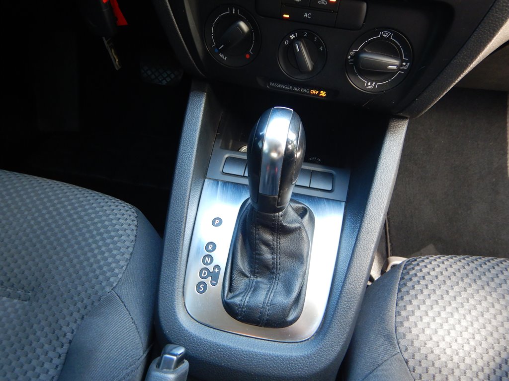 2012 Volkswagen Jetta - $4,600