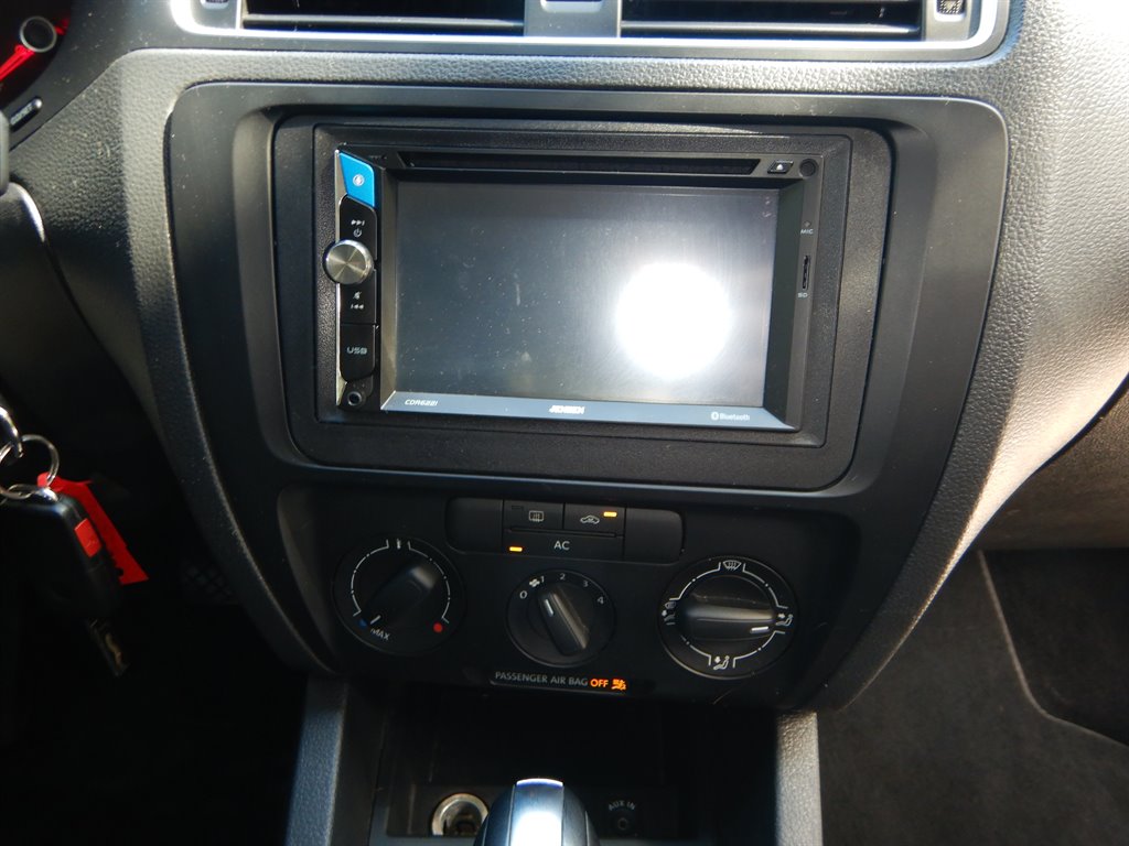 2012 Volkswagen Jetta - $4,600