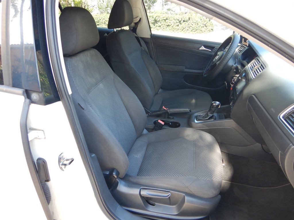 2012 Volkswagen Jetta - $4,600