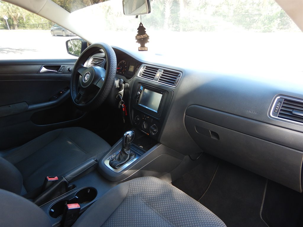 2012 Volkswagen Jetta - $4,600