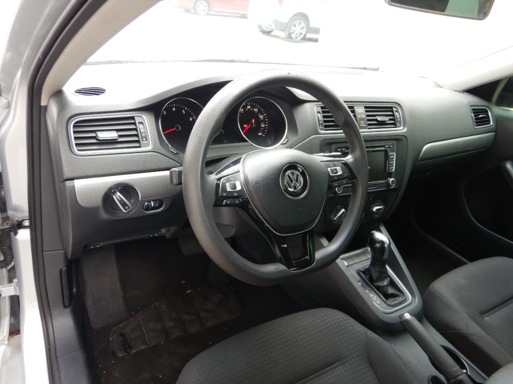 2015 Volkswagen Jetta - $8,950