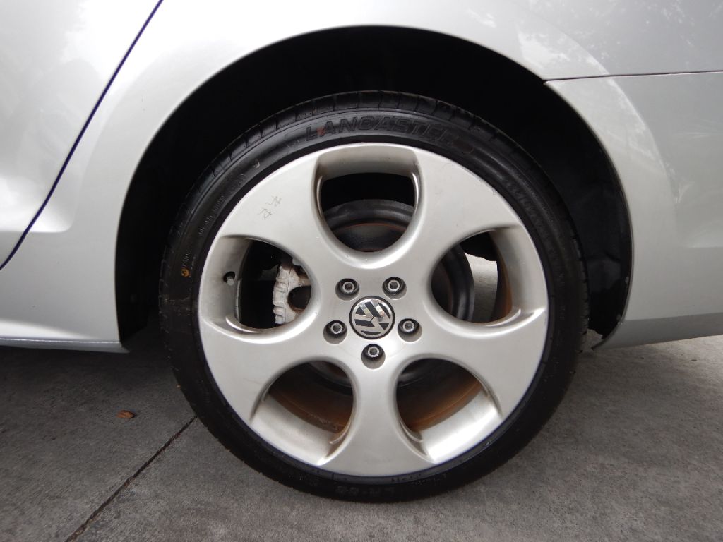 2015 Volkswagen Jetta - $8,950