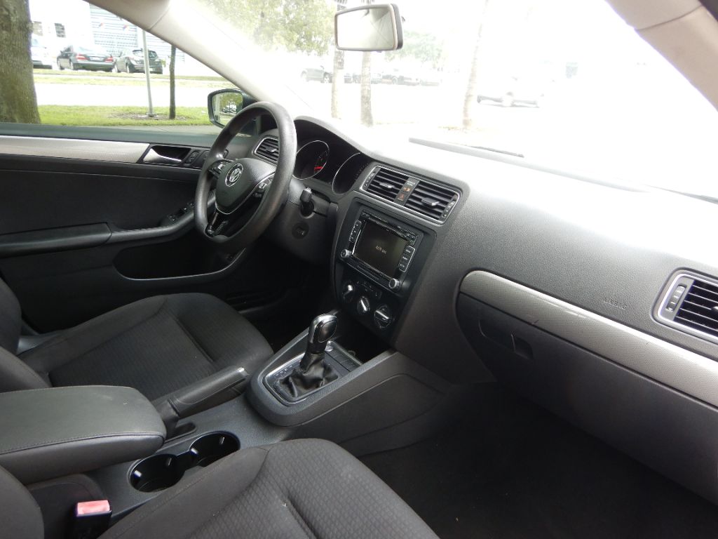 2015 Volkswagen Jetta - $8,950