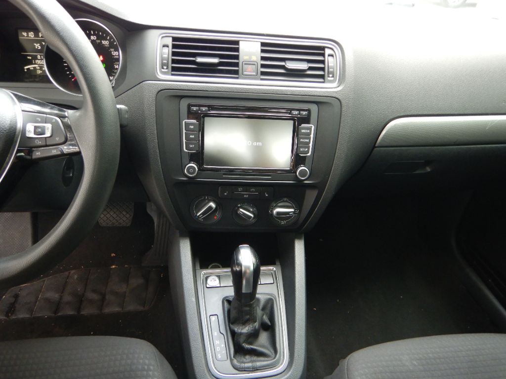 2015 Volkswagen Jetta - $8,950