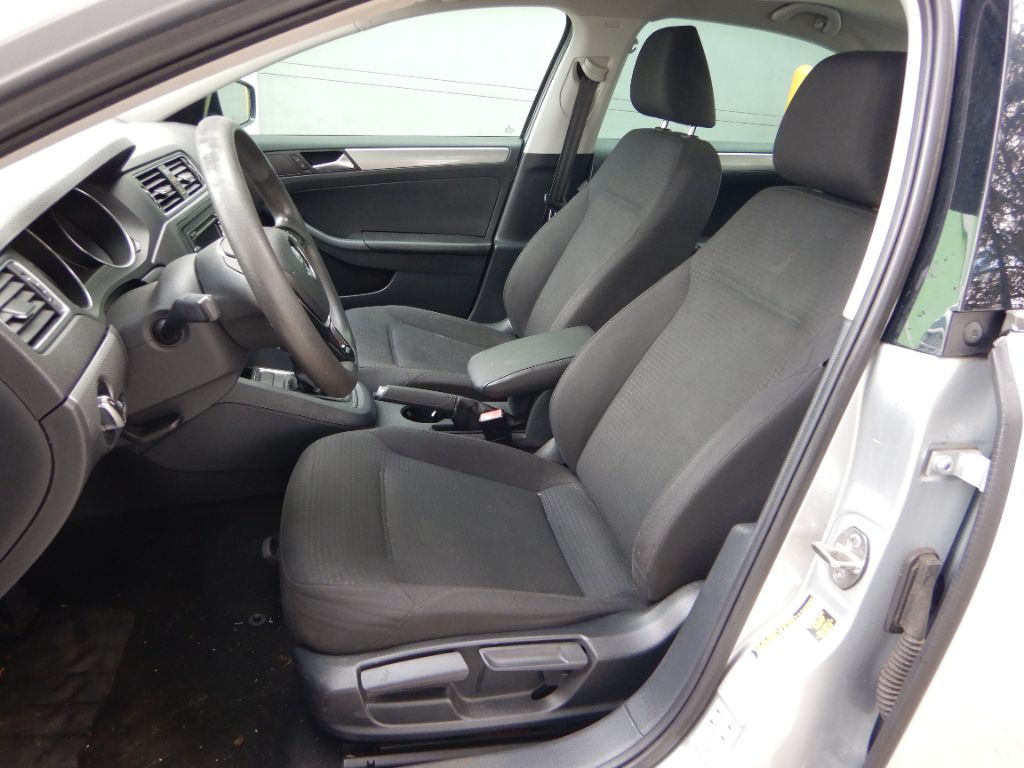 2015 Volkswagen Jetta - $8,950