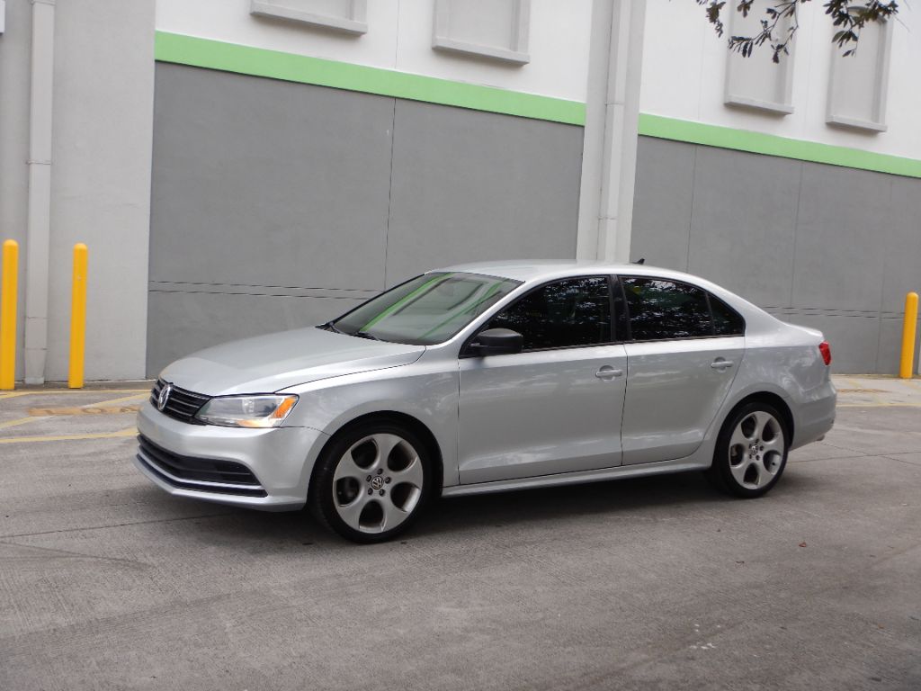 2015 Volkswagen Jetta - $8,950