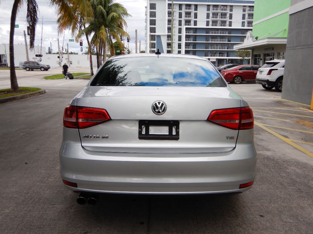 2015 Volkswagen Jetta - $8,950
