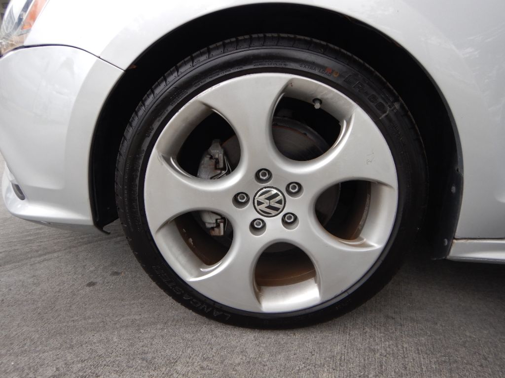 2015 Volkswagen Jetta - $8,950