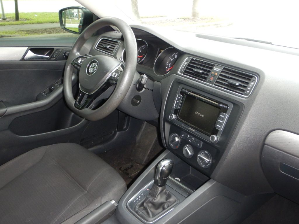 2015 Volkswagen Jetta - $8,950