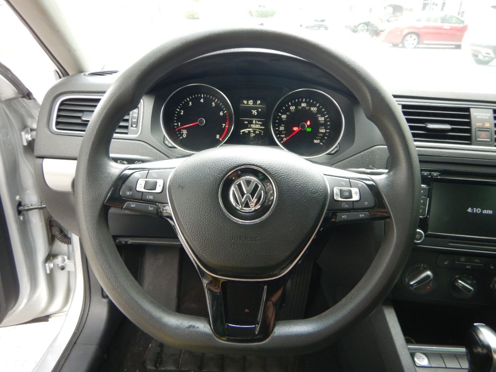 2015 Volkswagen Jetta - $8,950
