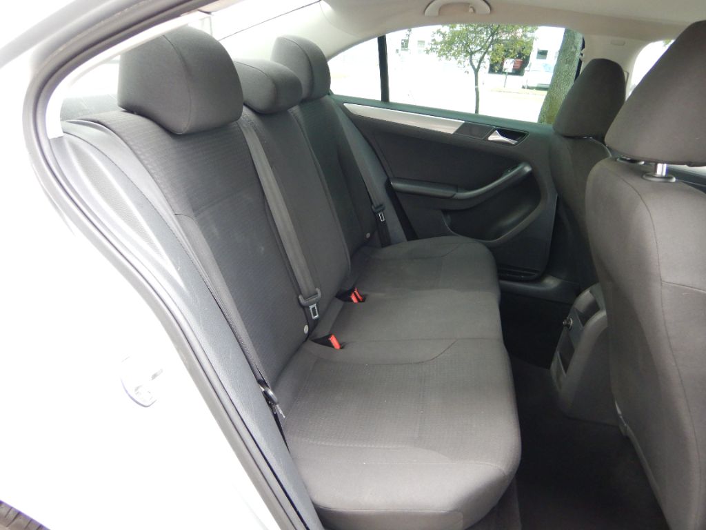 2015 Volkswagen Jetta - $8,950