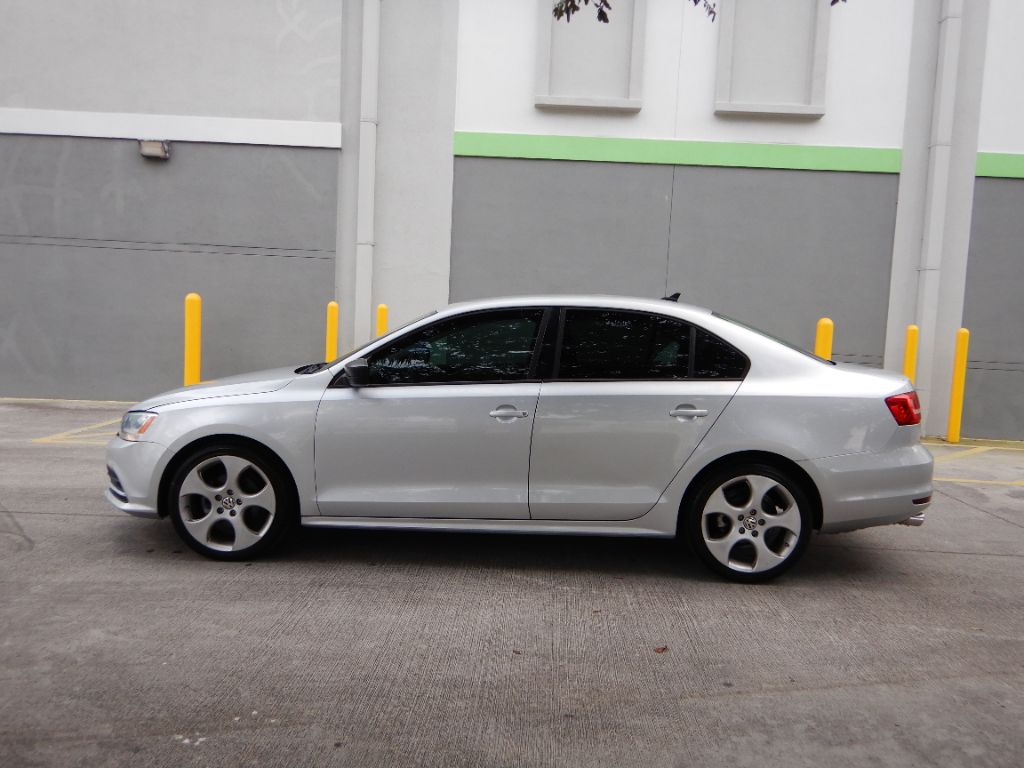 2015 Volkswagen Jetta - $8,950