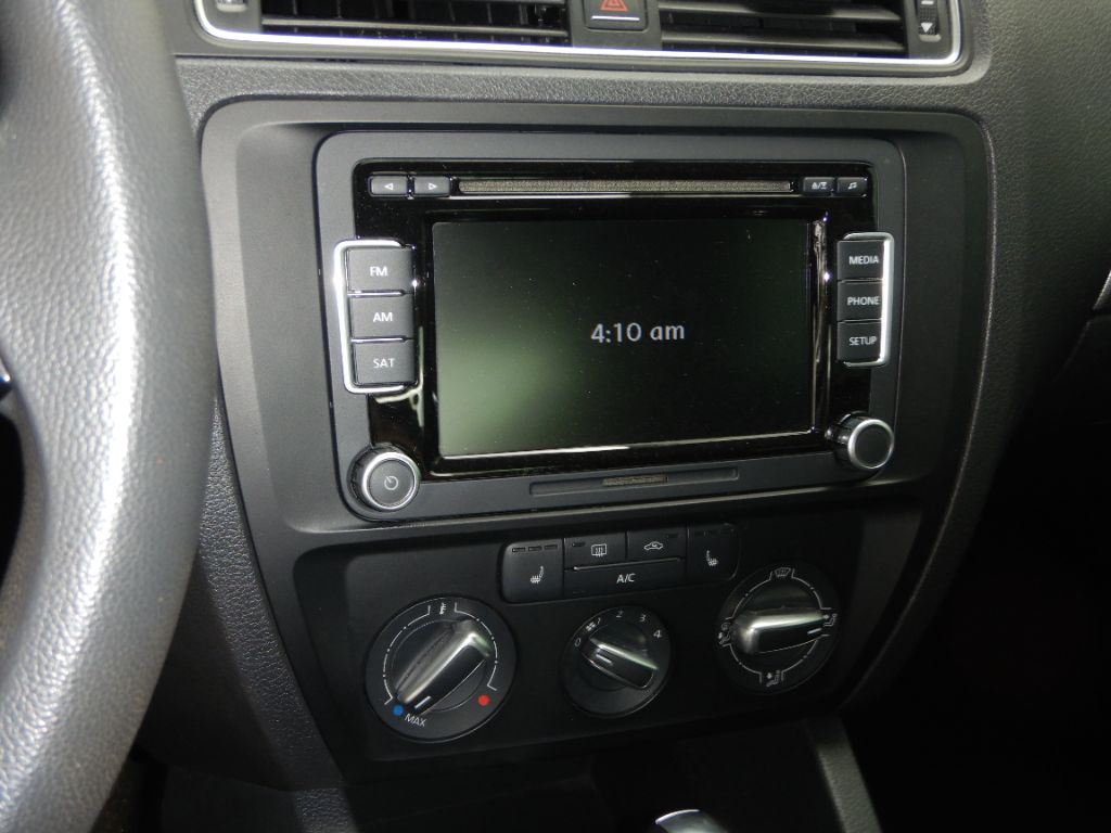 2015 Volkswagen Jetta - $8,950