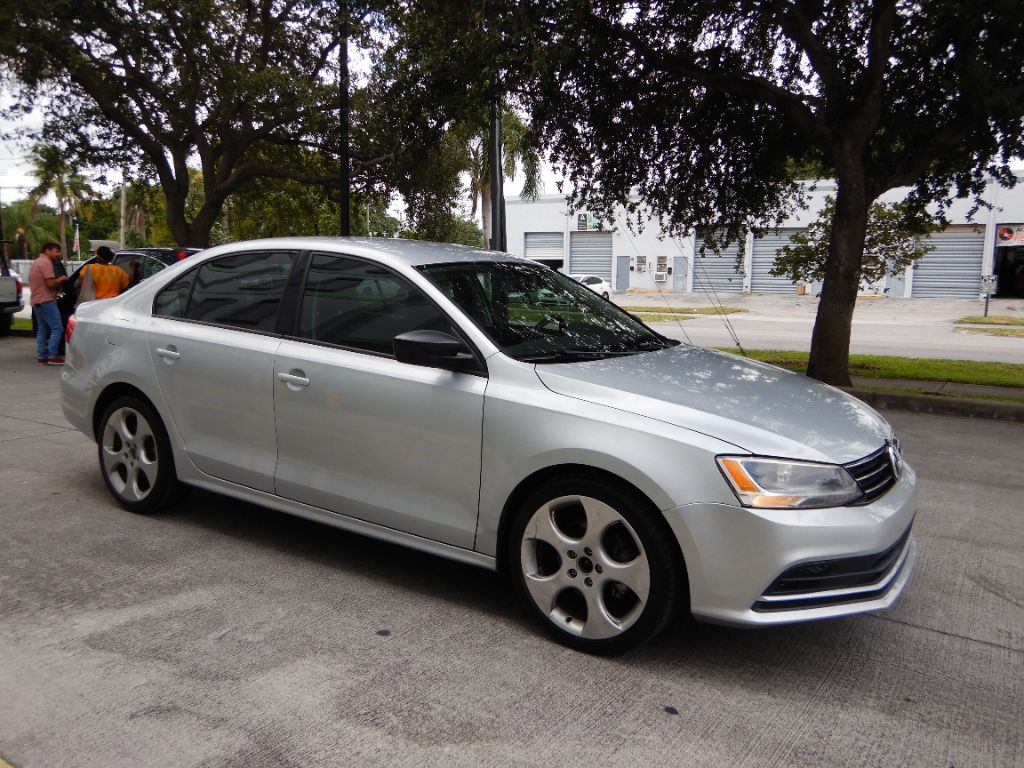 2015 Volkswagen Jetta - $8,950