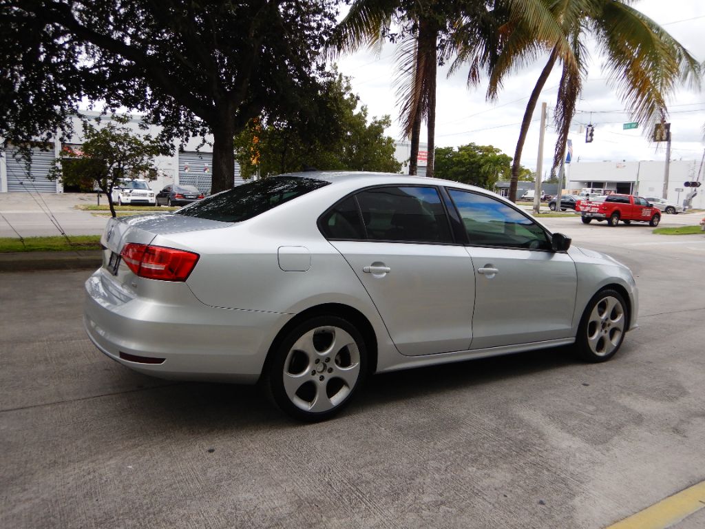 2015 Volkswagen Jetta - $8,950