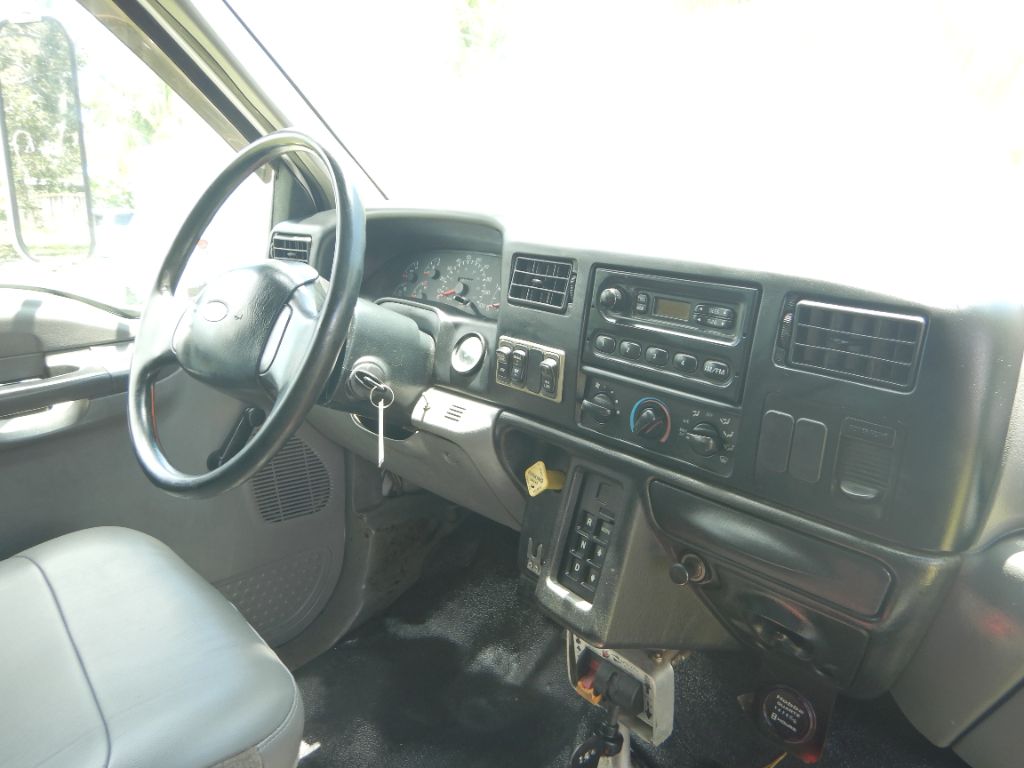 2006 Ford F750 - $27,950