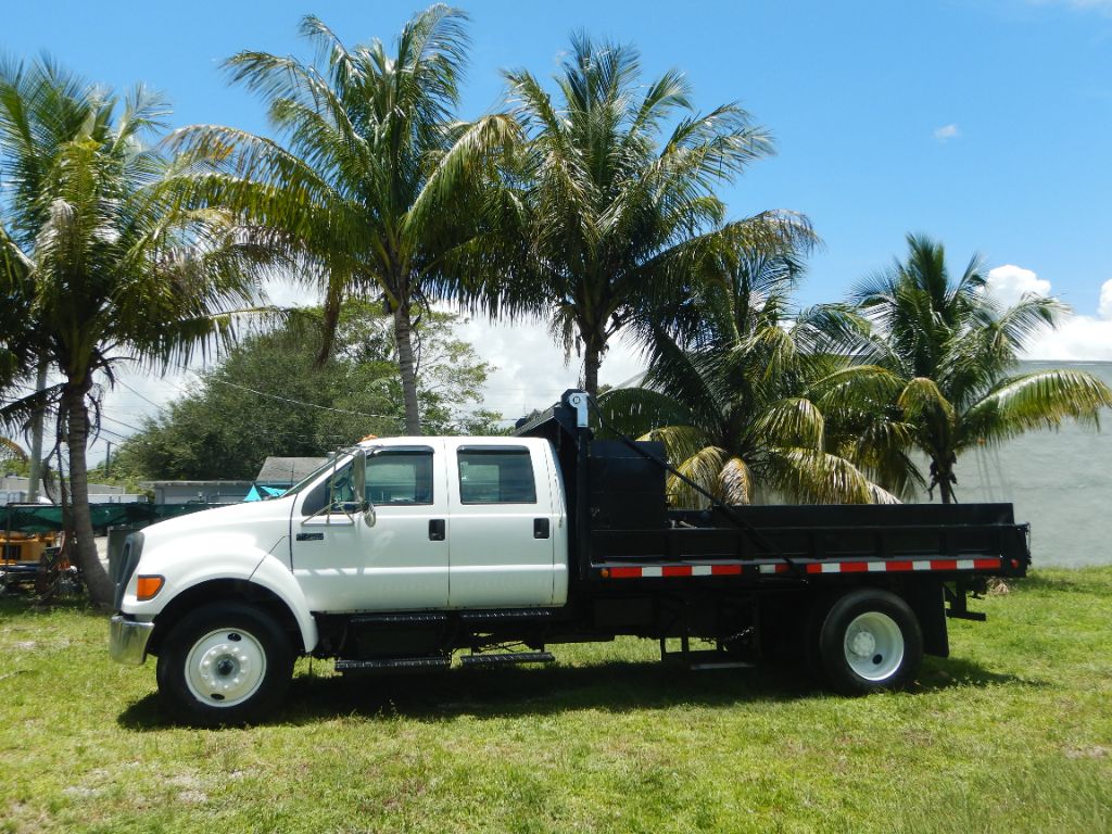 2006 Ford F750 - $27,950