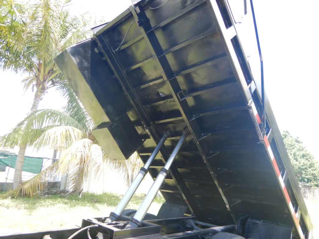 2006 Ford F750 - $27,950