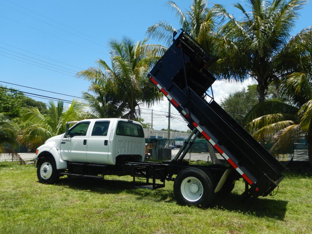 2006 Ford F750 - $27,950