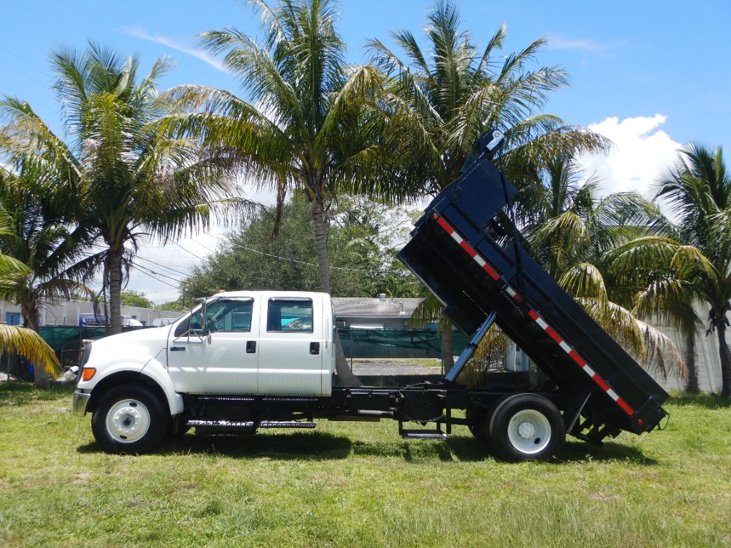 2006 Ford F750 - $27,950
