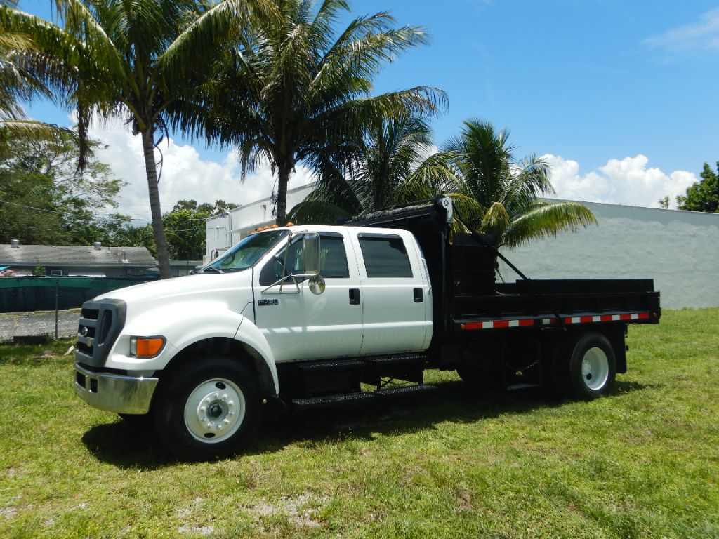 2006 Ford F750 - $27,950
