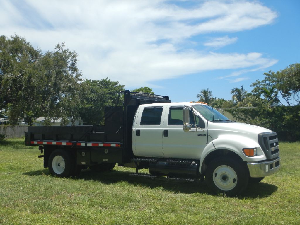 2006 Ford F750 - $27,950