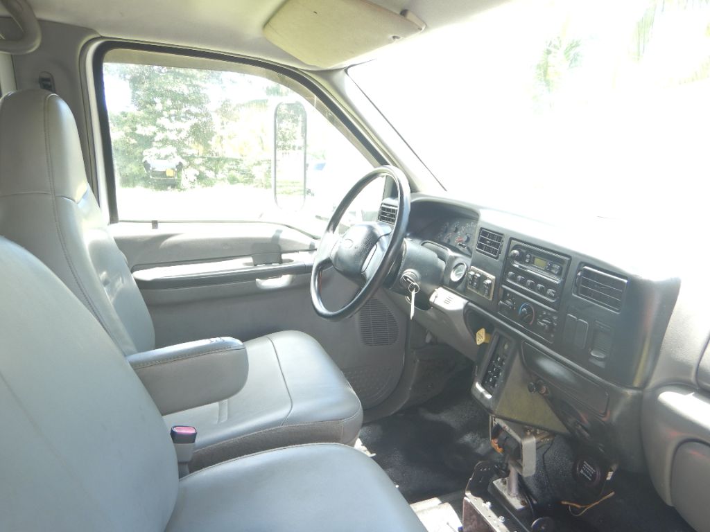 2006 Ford F750 - $27,950