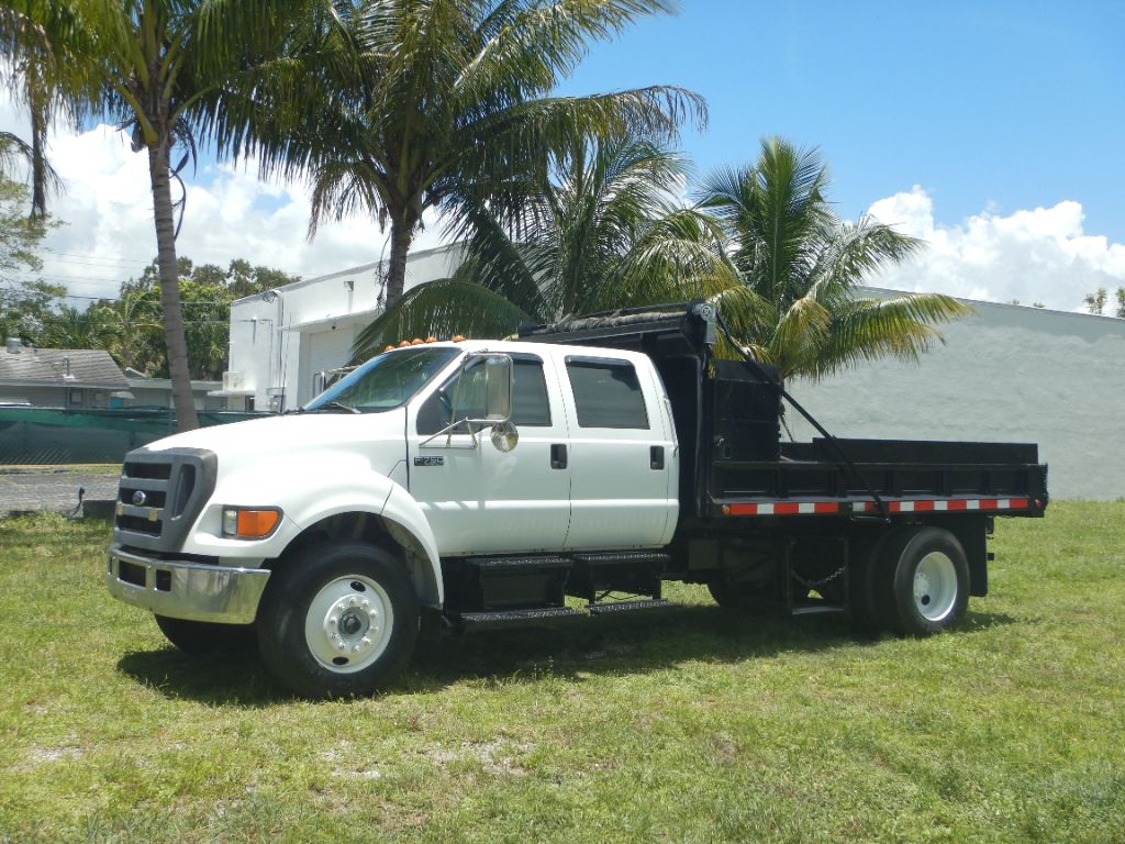 2006 Ford F750 - $27,950