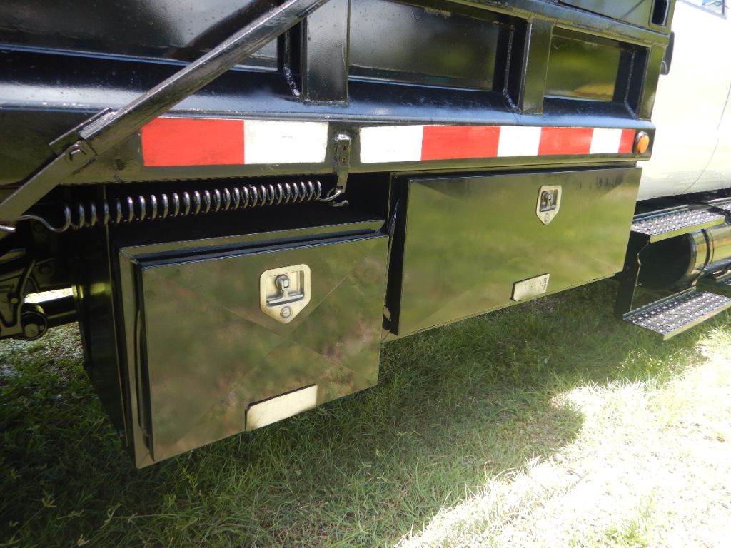 2006 Ford F750 - $27,950