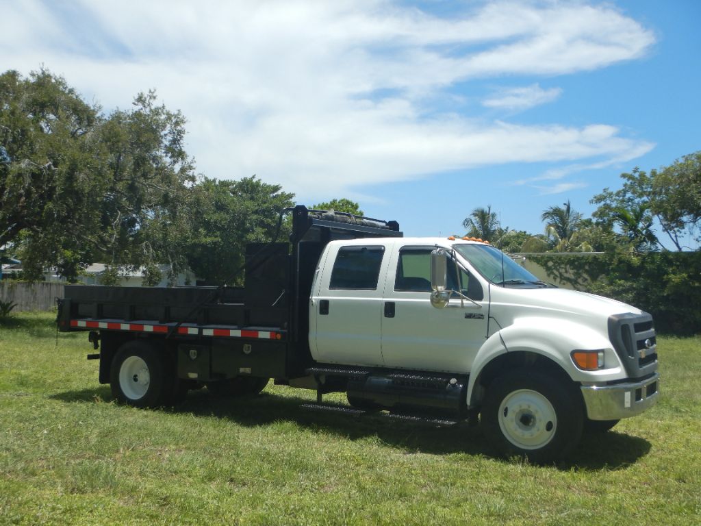 2006 Ford F750 - $27,950