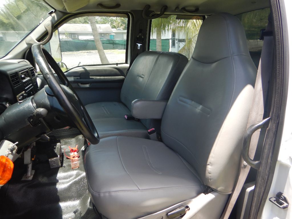 2006 Ford F750 - $27,950