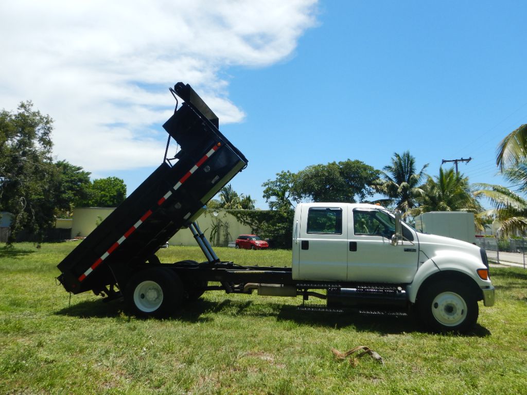 2006 Ford F750 - $27,950