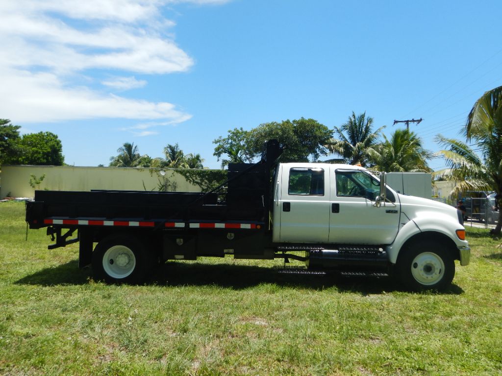 2006 Ford F750 - $27,950