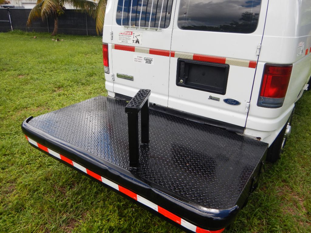 2009 Ford E-350 - $26,950