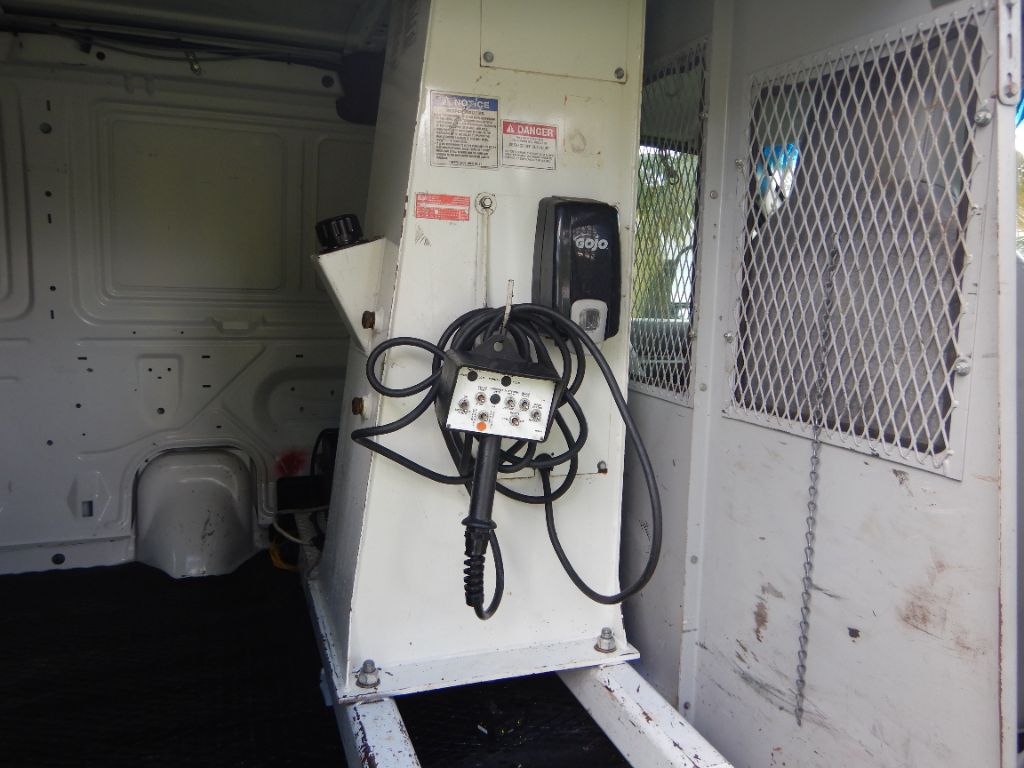 2009 Ford E-350 - $26,950