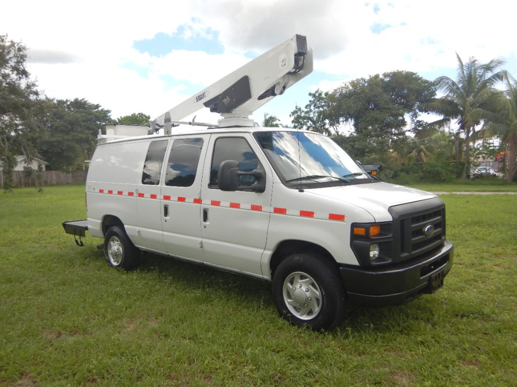 2009 Ford E-350 - $26,950