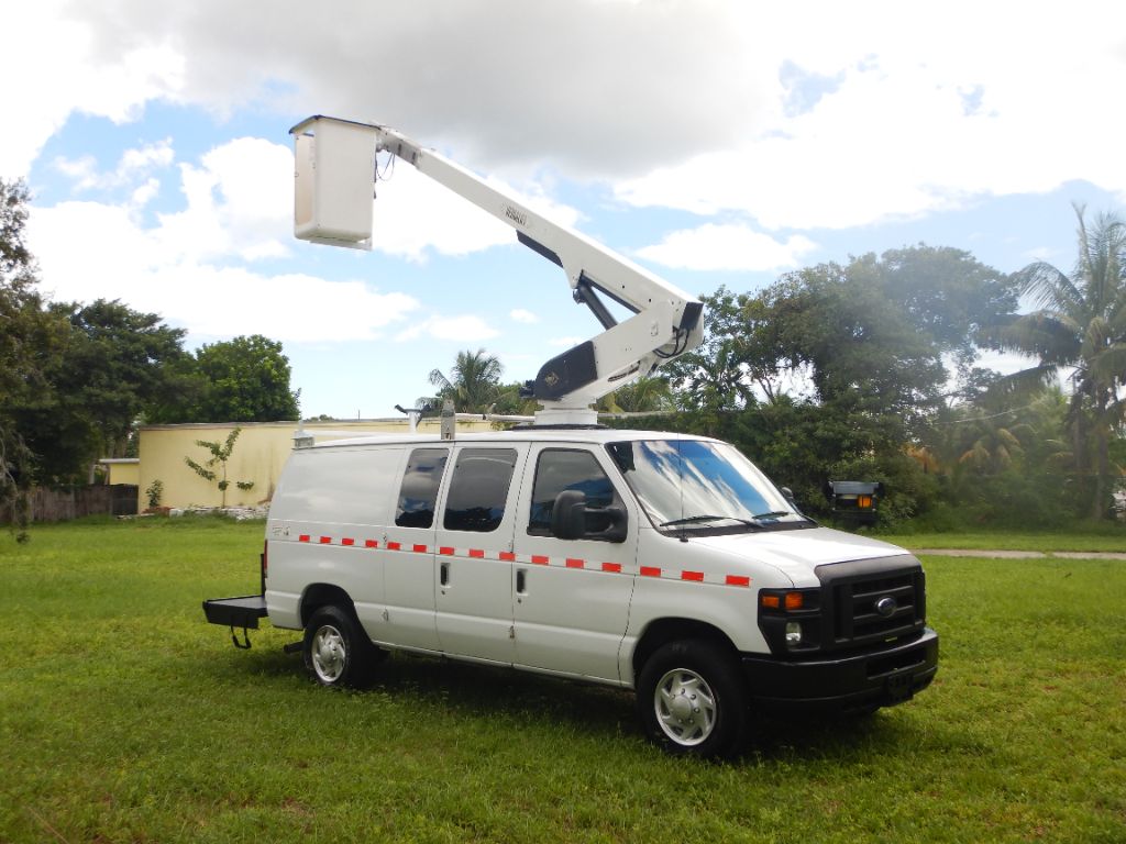 2009 Ford E-350 - $26,950