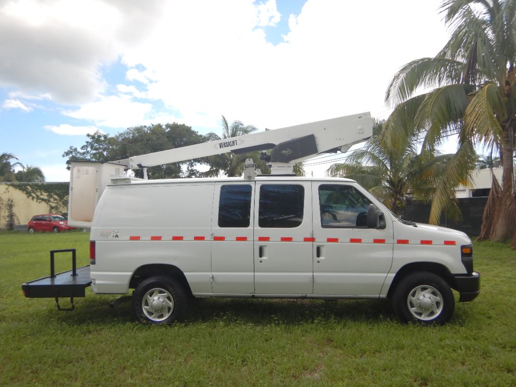 2009 Ford E-350 - $26,950