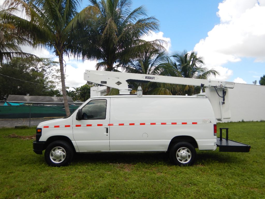 2009 Ford E-350 - $26,950