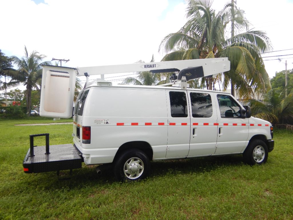 2009 Ford E-350 - $26,950