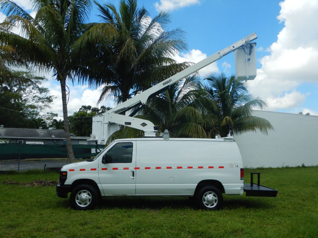 2009 Ford E-350 - $26,950