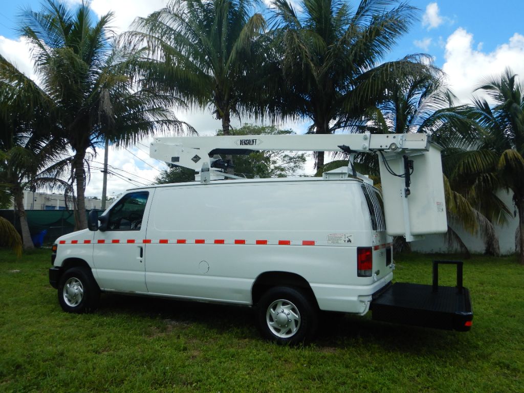 2009 Ford E-350 - $26,950