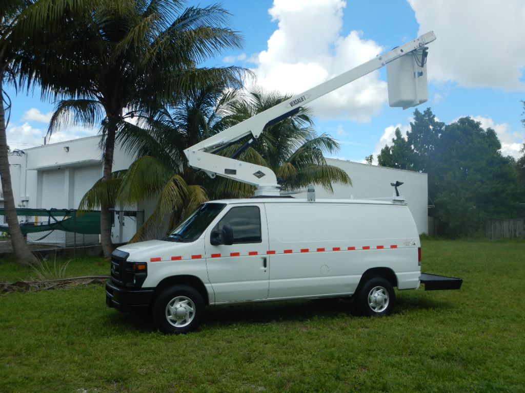 2009 Ford E-350 - $26,950