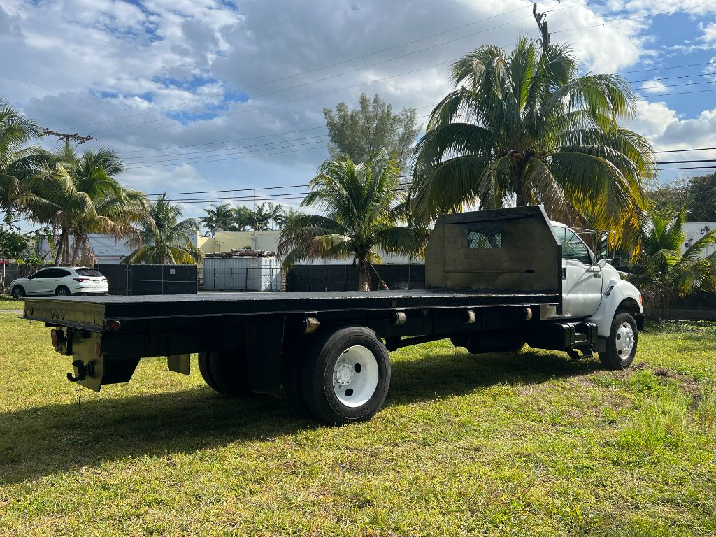 2002 Ford F-750 - $18,850