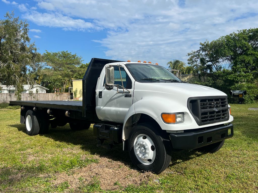 2002 Ford F-750 - $18,850