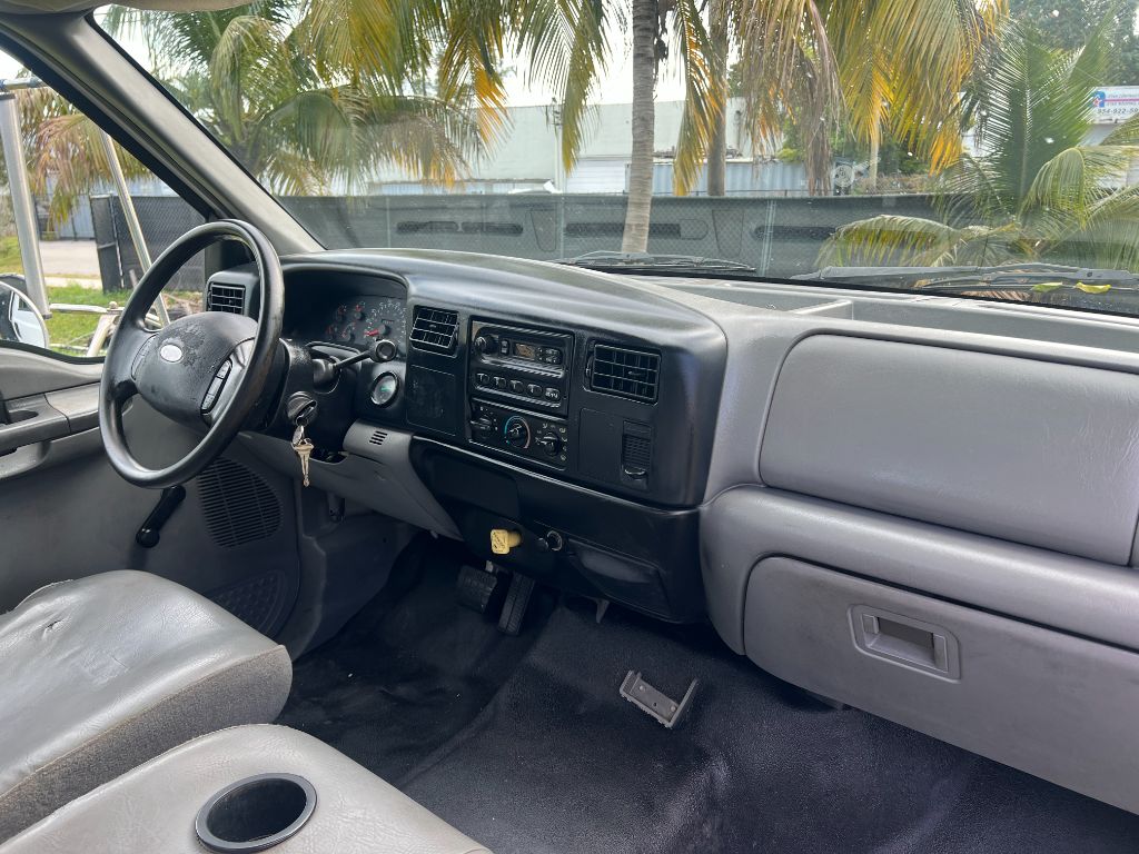 2002 Ford F-750 - $18,850